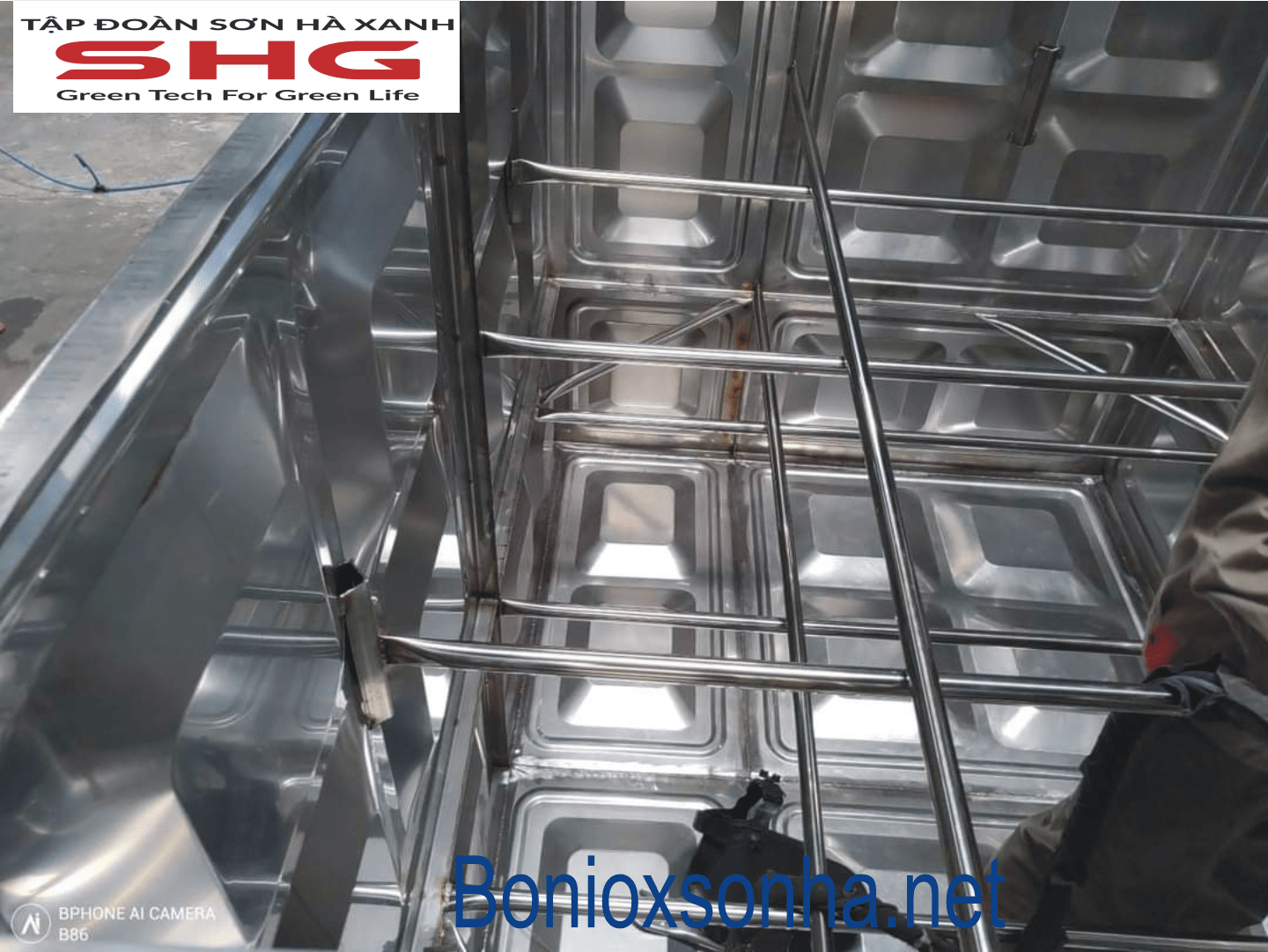 Xương trong lòng bể ngầm inox sơn hà xanh